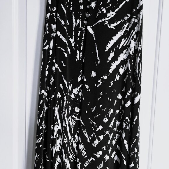 Valdi Maxi Dress – Size XL – Black & White – Off Shoulder – Deep V-Neck – Sexy S - Picture 1 of 9